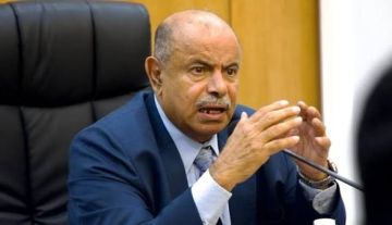 بعد عودته من الرياض.. الخنبشي يحظر نشاط الانتقالي ورفع صورة الزبيدي في حضرموت