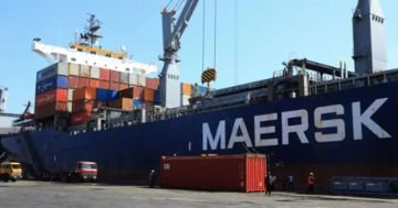 ميرسك تعلق عملياتها في ميناء صلالة العماني لـ 48 ساعة عقب حادث أمني ميرسك تعلق عملياتها في ميناء صلالة العماني لـ 48 ساعة عقب حادث أمني