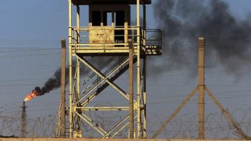 وزير النفط العراقي يعلن خفض إنتاج شركة نفط البصرة إلى 900 ألف برميل يوميا وزير النفط العراقي يعلن خفض إنتاج شركة نفط البصرة إلى 900 ألف برميل يوميا