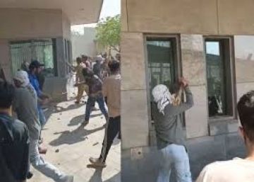 مقتل 8 متظاهرين على مقتل خامنئي أمام القنصلية الأميركية في كراتشي مقتل 8 متظاهرين على مقتل خامنئي أمام القنصلية الأميركية في كراتشي