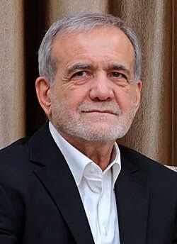 الرئيس الإيراني يدعو إلى تعزيز روح الأخوة وتجنب النزاعات ويحذر من المستفيد من الخلافات الرئيس الإيراني يدعو إلى تعزيز روح الأخوة وتجنب النزاعات ويحذر من المستفيد من الخلافات