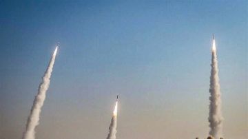 عاجل التلفزيون الإيراني: موجة جديدة من القصف الصاروخي باتجاه الأراضي المحتلة عاجل التلفزيون الإيراني: موجة جديدة من القصف الصاروخي باتجاه الأراضي المحتلة