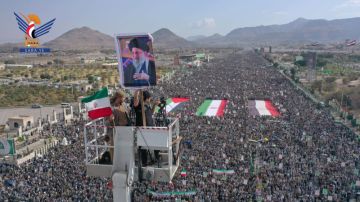 مسيرة كبرى بالعاصمة صنعاء تضامنا مع الشعب الإيراني وإعلان للجهوزية الشاملة لأي تطورات