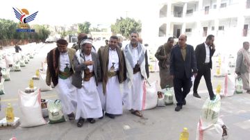 بادر والسياني والمداني يدشنون توزيع السلال الغذائية ودعم المطابخ خيرية في مديرية آزال