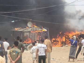 حريق يلتهم مأوى ثلاث أسر نازحة في مخيم الجفينة بمارب