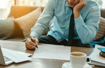 صدمة في سوق العمل.. لماذا تساوت فرص الجامعيين بالحرفيين؟