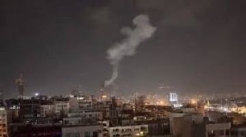 ضربات عنيفة على طهران وإيران تتمسك بقطع إمدادات النفط عبر مضيق هرمز