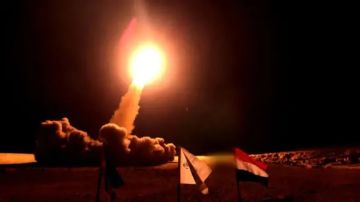 لماذا لم يندمج الحوثيون في الحرب حتى الآن؟ مختص بالشؤون العسكرية يفكك استراتيجية الأنساق الإيرانية