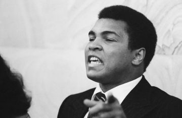 (أنا مسلم أكثر من كوني ملاكما)!