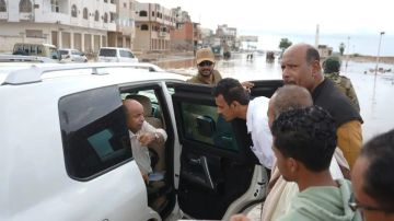 السيول تحول حضرموت إلى بركة ماء .. وتوجيهات عاجلة للخنبشي