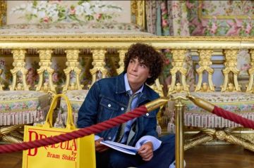 حقائب Book Tote من Dior تستلهم أغلفة الأدب.. قراءة جديدة للأناقة حقائب Book Tote من Dior تستلهم أغلفة الأدب.. قراءة جديدة للأناقة