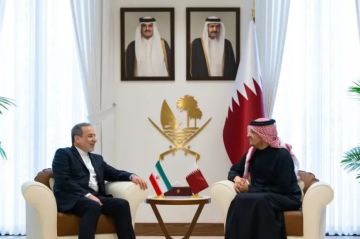 وزير الخارجية الإيراني يتصل بنظيره القطري.. والأخير يلقنه درسا قويا وزير الخارجية الإيراني يتصل بنظيره القطري.. والأخير يلقنه درسا قويا