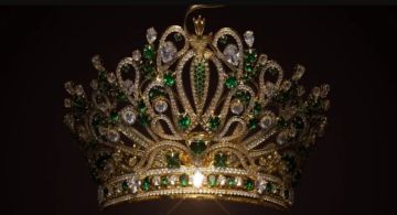 ملكة جمال تايلاند تتحدى المستحيل.. سقوط أسنانها على الهواء لم يوقف العرض!