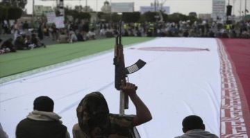 أسوشيتد برس : لماذا يمتنع الحوثيون عن التدخل في حرب إيران حتى الآن؟ أسوشيتد برس : لماذا يمتنع الحوثيون عن التدخل في حرب إيران حتى الآن؟