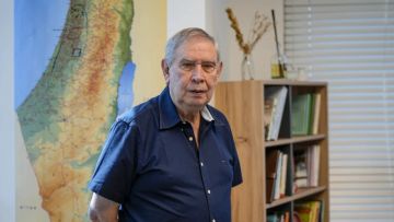 بينها مراسلات مع ترامب.. إيران تخترق وتسرب رسائل البريد الإلكتروني للرئيس السابق للموساد بينها مراسلات مع ترامب.. إيران تخترق وتسرب رسائل البريد الإلكتروني للرئيس السابق للموساد