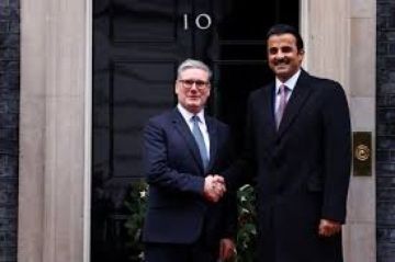 ستارمر يؤكد لأمير قطر تضامن بريطانيا بعد الهجمات الإيرانية ستارمر يؤكد لأمير قطر تضامن بريطانيا بعد الهجمات الإيرانية