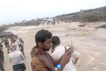 كارثة مرورية.. السيول تبتلع الطريق الدولي في أبين وتعزل مئات المسافرين! (لن تصدق ما حدث)