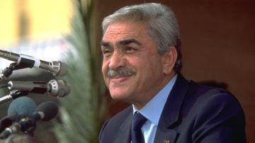 وفاة رئيس عربي ترك الحكم طواعية في ظروف غامضة