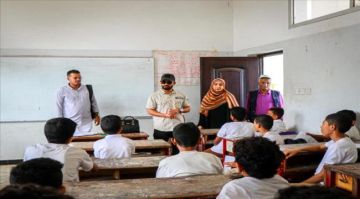 بن جرادي يتفقد سير العملية التعليمية في مدارس وثانويات صيرة بعدن