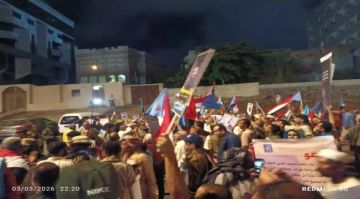 وقفة احتجاجية للمطالبة بإطلاق سراح المعتقلين الجنوبيين أمام معاشيق