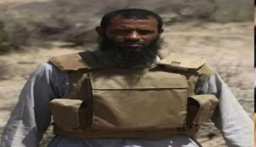 العليمي يصدر قرارا بتعيين مرعب الحوثيين رئيسا لأركان درع الوطن ومنحه رتبة لواء!