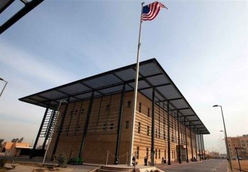 تدمير منظومة دفاع جوي وإصابة مهبط طائرات في هجوم صاروخي على السفارة الأمريكية ببغداد