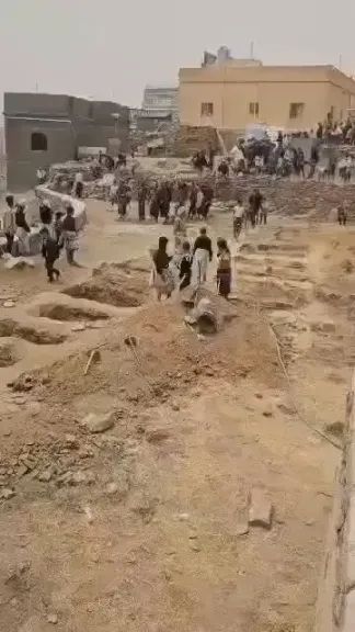 فاجعة تهز محافظة يمنية.. وفاة أسرة بأكملها أثناء نومها واستعدادها لعيد الفطر (فيديو) فاجعة تهز محافظة يمنية.. وفاة أسرة بأكملها أثناء نومها واستعدادها لعيد الفطر (فيديو)