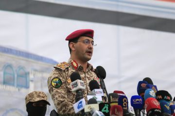 بعد شهر من بدء الهجمات على إيران.. الحوثيون يعلنون إطلاق أول دفعة صواريخ نحو إسرائيل