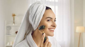 خطوات التدليك الليمفاوي لوجه مشدود ومشرق