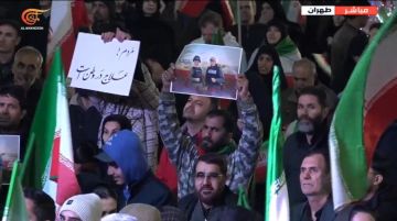 تظاهرات حاشدة في إيران داعمة للقيادة تحيي أرواح الشهداء الصحافيين فتوني وشعيب تظاهرات حاشدة في إيران داعمة للقيادة تحيي أرواح الشهداء الصحافيين فتوني وشعيب