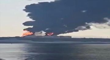 هجوم بطائرات مسيرة يستهدف ميناء صلالة في عمان هجوم بطائرات مسيرة يستهدف ميناء صلالة في عمان