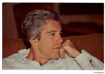 ضحايا سابقات لإبستين يقاضين الحكومة الأميركية بسبب الكشف عن هوياتهن ضحايا سابقات لإبستين يقاضين الحكومة الأميركية بسبب الكشف عن هوياتهن