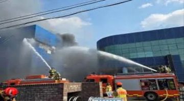 إصابة 50 شخصا في حريق مصنع سيارات بكوريا إصابة 50 شخصا في حريق مصنع سيارات بكوريا