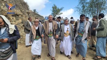 محافظ حجة يتفقد مشاريع الطرق بمبادرات مجتمعية في مديرية مبين