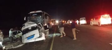 وفاة جميع الركاب.. حادثة تصادم مروعة بين باص فوكسي وحافلة نقل ركاب جنوبي اليمن وفاة جميع الركاب.. حادثة تصادم مروعة بين باص فوكسي وحافلة نقل ركاب جنوبي اليمن