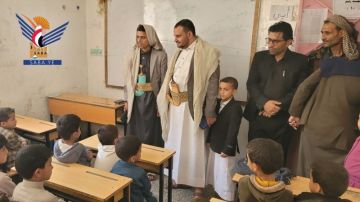 الرازحي يتفقد سير الأنشطة بمدرسة آية الصيفية في مديرية شعوب الرازحي يتفقد سير الأنشطة بمدرسة آية الصيفية في مديرية شعوب