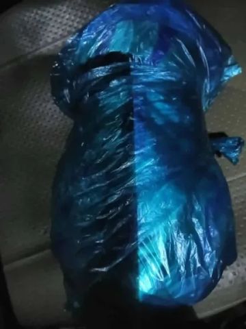 صدمة في يافع! مواطن يفقد كيسه الأزرق ومئات الآلاف في ثوان