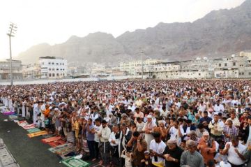 صلاة العيد في عدن.. رسائل الاصطفاف وتجديد العهد الشعبي