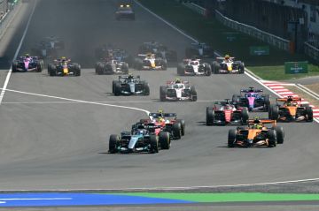 راسل يفوز بسباق سبرينت مثير في الصين راسل يفوز بسباق سبرينت مثير في الصين