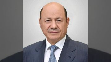 الرئيس العليمي يعزي نائب رئيس البرلمان ووزير الاتصالات في وفاة الشيخ عبدالرحمن باصرة