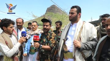 تعز .. قيادات مديرية بعدان ومكتبي الموارد المائية والمالية بإب يزورون المرابطين بجبهة مقبنة