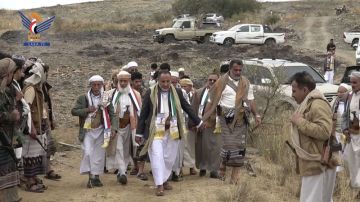 محافظ البيضاء وعلماء من لجنة الحشد والتعبئة المركزية يطلعون على أحوال المرابطين في الزاهر