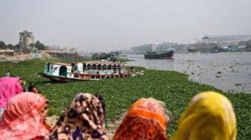 غرق حافلة في نهر ببنجلادش يودي بحياة 24 على الأقل غرق حافلة في نهر ببنجلادش يودي بحياة 24 على الأقل