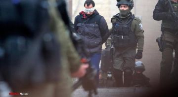 العدو الإسرائيلي يعتقل مواطنا فلسطينيا بعد مداهمة منزله شرق رام الله