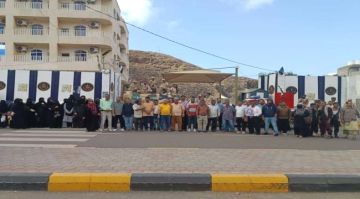 كادر الأمانة العامة يواصل وقفته الاحتجاجية لكسر الوصاية السعودية المفروضة على شعب الجنوب