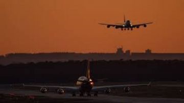 هيئة الطيران بالاتحاد الأوروبي تجدد تحذيرها بتجنب أجواء الخليج