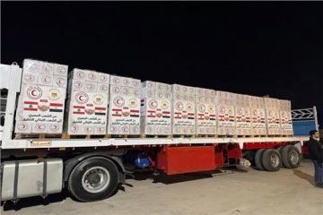 الهلال الأحمر المصرى يرسل شحنة مساعدات إلى لبنان