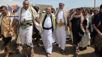 عباد وعطيفي والمحاقري يتفقدون أحوال المرابطين في جزيرة كمران بالحديدة