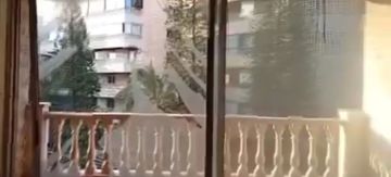 غارات إسرائيلية تستهدف محيط السفارة اليمنية في لبنان .. شاهدوا كيف أصبحت؟ (فيديو)