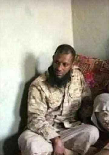 قيادي في العمالقة يوزع الملايين على جنوده ولا يمتلك هاتفا.. قصة اللحجي ستدمعكم!